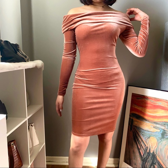 Forever 21 Dresses & Skirts - Velvet Over-shoulder Bodycon Dress in Copper